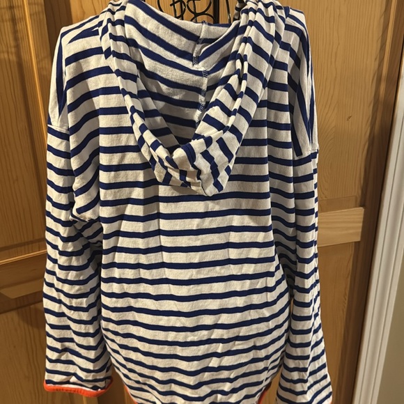J Crew Weekend Hoodie XL. Perfect for an afternoon at the beach. - Picture 3 of 5